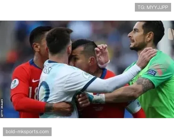 对裁判犯规会被直接红牌罚下吗？规则如何界定“攻击性行为”